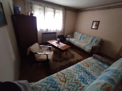 8cf6d37c-a2e2-4001-848e-dc196feacd8b